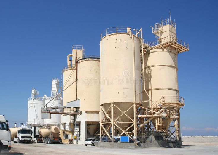 Cement storage silo and dispensing system for construction sites
